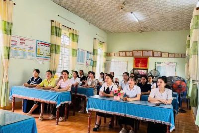 📚 SÁNG NGÀY 29/7/2026, TRƯỜNG MẦM NON ĐỨC HIỆP THAM GIA HỌC TẬP, QUÁN TRIỆT NGHỊ QUYẾT  Thực hiện chỉ đạo của Đảng ủy xã, sáng ngày 29/7/2026, cán bộ, đảng viên Trường Mầm non Đức Hiệp đã nghiêm túc tham gia Hội nghị toàn quốc nghiên cứu, học tập, quán triệt và triển khai thực hiện Nghị quyết Hội nghị Trung ương lần thứ ba.  Với tinh thần trách nhiệm, tập thể cán bộ, đảng viên nhà trường tham gia đầy đủ, nghiêm túc, góp phần nâng cao nhận thức chính trị, thống nhất ý chí và hành động trong việc đưa Nghị quyết vào thực tiễn công tác, xây dựng chi bộ và nhà trường ngày càng phát triển.  🌻 Mỗi cán bộ, đảng viên quyết tâm học tập, làm theo Nghị quyết, phát huy tinh thần trách nhiệm, góp phần nâng cao chất lượng chăm sóc, nuôi dưỡng và giáo dục trẻ.