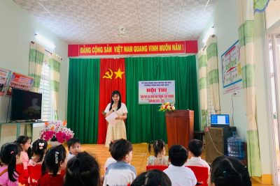 Trường mầm non Đức Hiệp tổ chức Hội thi “Giáo dục An toàn giao thông” cấp trường vào sáng thứ 7 ngày 06/01/2024 với ba độ tuổi mẫu giáo Bé, Nhỡ, Lớn. Hội thi chính là sân chơi cho các cháu thêm tự tin, mạnh dạn. Các bạn thí sinh rất tuyệt vời. Qua hội thi này với ý nghĩa là tuyên truyền kiến thức về “An toàn giao thông” góp phần thực hiện tốt chương trình “Tôi yêu Việt Nam” của trường mầm non. Cùng với sự quan tâm, đoàn kết của toàn thể CBGVNV và của quý bậc phụ huynh đã cố gắng nổ lực giúp cho hội thi thành công tốt đẹp. Nhà trường xin chân thành cảm ơn!