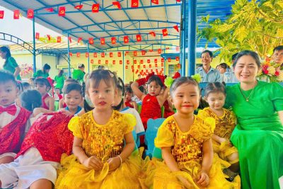 🌸🎓 LỄ TỔNG KẾT NĂM HỌC 2025 – 2026 🎓🌸 Trường Mầm non Đức Hiệp  Một năm học nữa đã khép lại với biết bao kỷ niệm đẹp, những tiếng cười hồn nhiên và sự trưởng thành từng ngày của các con yêu. 💖 Hôm nay, Trường Mầm non Đức Hiệp long trọng tổ chức Lễ tổng kết năm học 2025 – 2026 nhằm nhìn lại chặng đường đã qua với nhiều cố gắng, yêu thương và thành quả đáng tự hào của cô và trò nhà trường. 🌼 Nhà trường xin gửi lời cảm ơn chân thành đến: 💐 Quý phụ huynh đã luôn tin tưởng, đồng hành và phối hợp cùng nhà trường trong suốt năm học. 💐 Tập thể cán bộ, giáo viên, nhân viên đã tận tụy, yêu nghề, hết lòng chăm sóc và giáo dục các con bằng tất cả tình yêu thương. 💐 Các bé yêu đã luôn chăm ngoan, mạnh dạn, tự tin và mang đến thật nhiều niềm vui cho mái trường Đức Hiệp thân yêu. 🌈 Mỗi ngày đến trường là một ngày vui – và chính những khoảnh khắc ngây thơ, đáng yêu của các con đã tạo nên một năm học đầy ý nghĩa và hạnh phúc. 🎉 Xin chúc các bé có một mùa hè thật vui tươi, khỏe mạnh và bổ ích bên gia đình. 🎉 Chúc các bé lớn chuẩn bị vào lớp Một luôn tự tin, chăm ngoan và đạt nhiều thành tích tốt trên chặng đường mới. 🎉 Kính chúc quý phụ huynh cùng toàn thể cán bộ, giáo viên, nhân viên nhiều sức khỏe, hạnh phúc và thành công. ❤️ Xin trân trọng cảm ơn và hẹn gặp lại trong năm học mới với nhiều yêu thương và những hành trình tuyệt vời hơn nữa! #TongKetNamHoc20252026 #TruongMamNonDucHiep #MaiTruongThanYeu #MungNgayTongKet